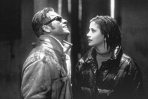 Movie still, Val Kilmer and Mira Sorvino in At First Sight, Festivale film reviews section; atfirstsight1.jpg - 11860 Bytes