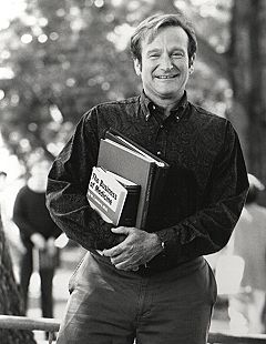 Movie Still -- Robin Williams as Patch Adams, Festivale film review; patchadams2.jpg - 18119 Bytes