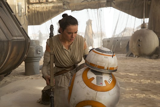 movie still, Star Wars The Forc4e Awakens, Festivale film review page; 534x356