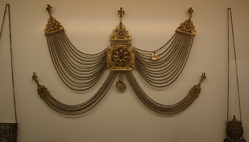 Metal belt exhibit, Hellenic Museum, Melbourne, Victoria (c) Ali Kayn 2014; 494x283