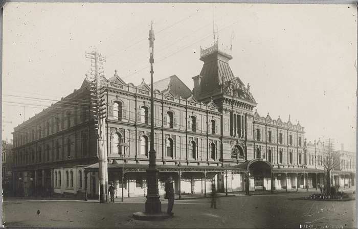 Her Majesty's Theatre, 1914, courtesy State Library Victoria; 700x448