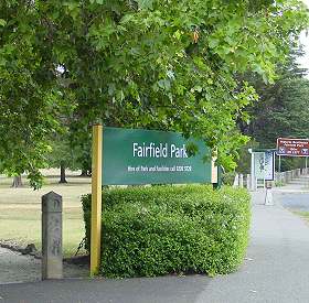 Entrance to Fairfield Park, Melbourne; photo (c) Ali Kayn 2006