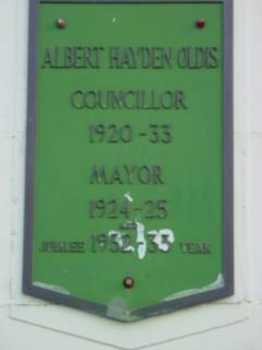 Oldis Park plaque, photograph (c) Ali Kayn 2005