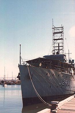 HMAS Castlemaine, Williamstown pier, photograph by Ali Kayn, image, wtown02.jpg - 19966 Bytes