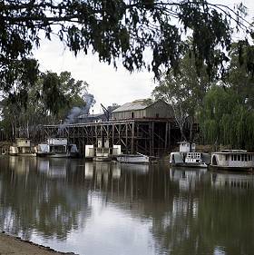 Echuca on the Murray River; photo by Ken Stepnell 2008, courtesy Tourism Victoria
