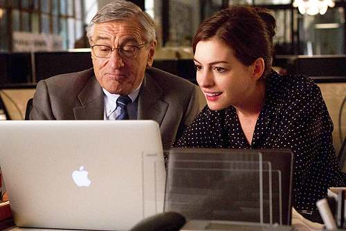 movie still, Anne Hathaway and Robert di Niro in The Intern, Festivale film review; 500x334