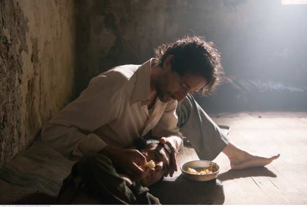 movie still, Adrien Brody in Septembers of Shiraz, Festivale film revie; 600x405