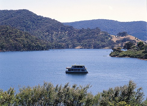 Lake Eildon, Victoria, Australia (c) Tourism Victoria; 489x353