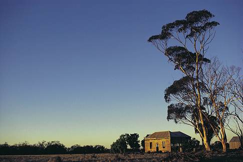 Derelict Homestead - The Mallee; photo: Mike Dunn courtesy Tourism Victoria